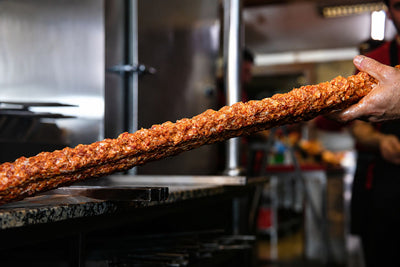 Adana Kebap Hangi Şişle Yapılır? Doğru Şiş Seçimi Nasıl Olmalıdır?