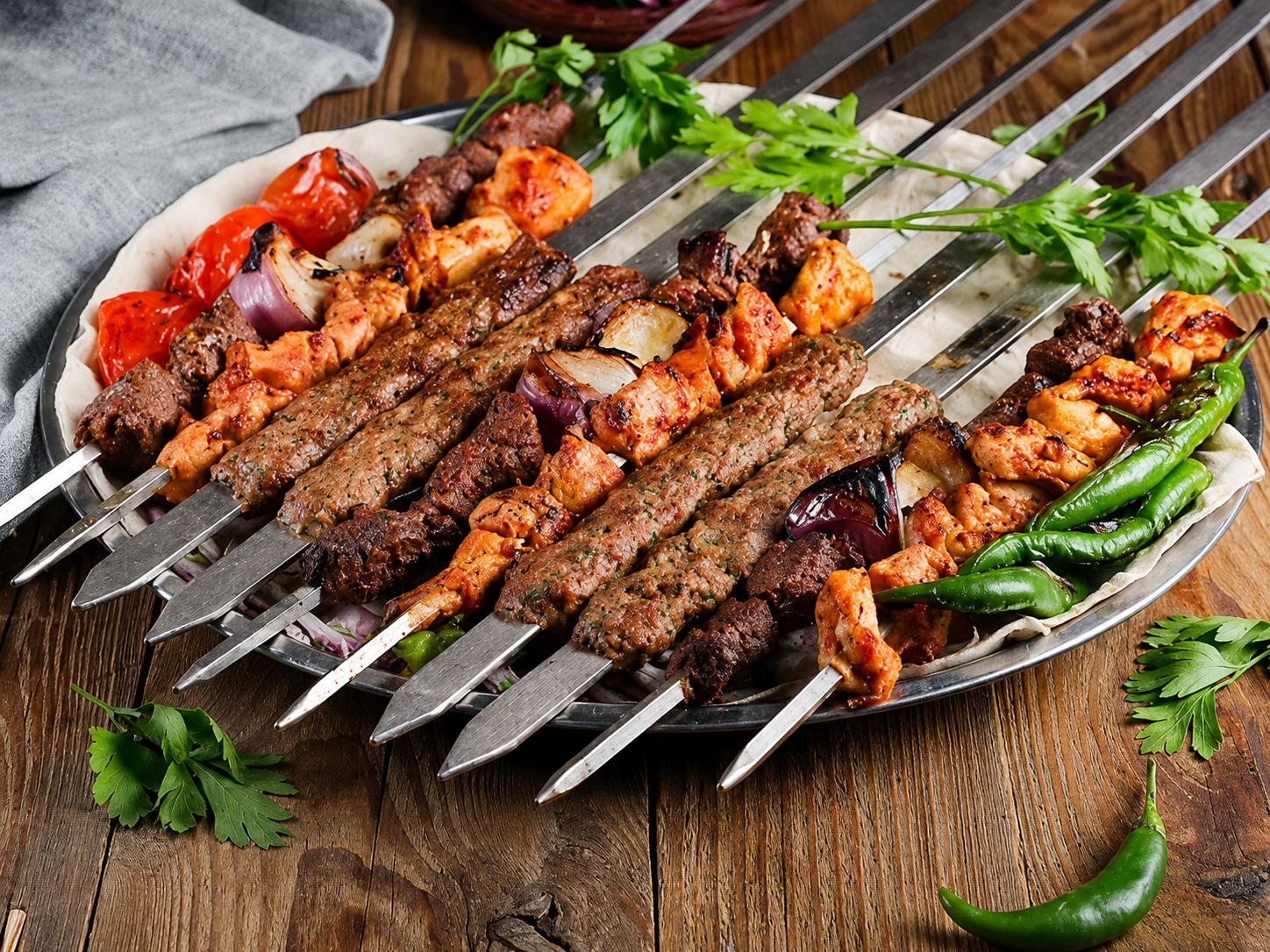 Paslanmaz Adana Kebap Şişi Modelleri Nelerdir? Hangi Model Daha Kullanışlıdır?